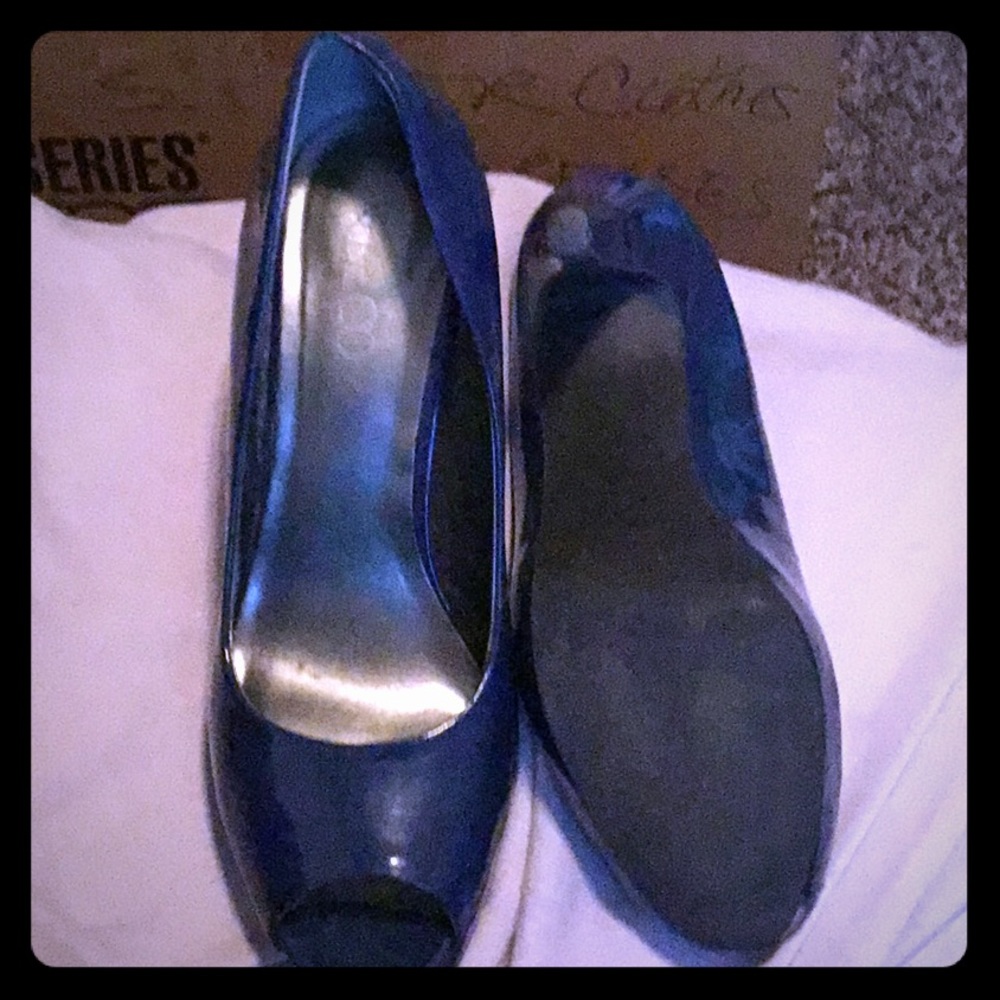 Blue peep toe pumps
